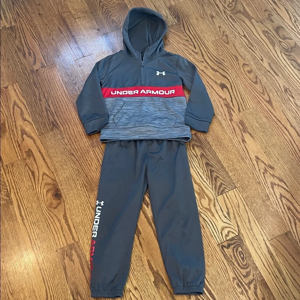 Boy’s Under Armour Matching Sweatsuit. Size 5. Excellent to Like New Condition.